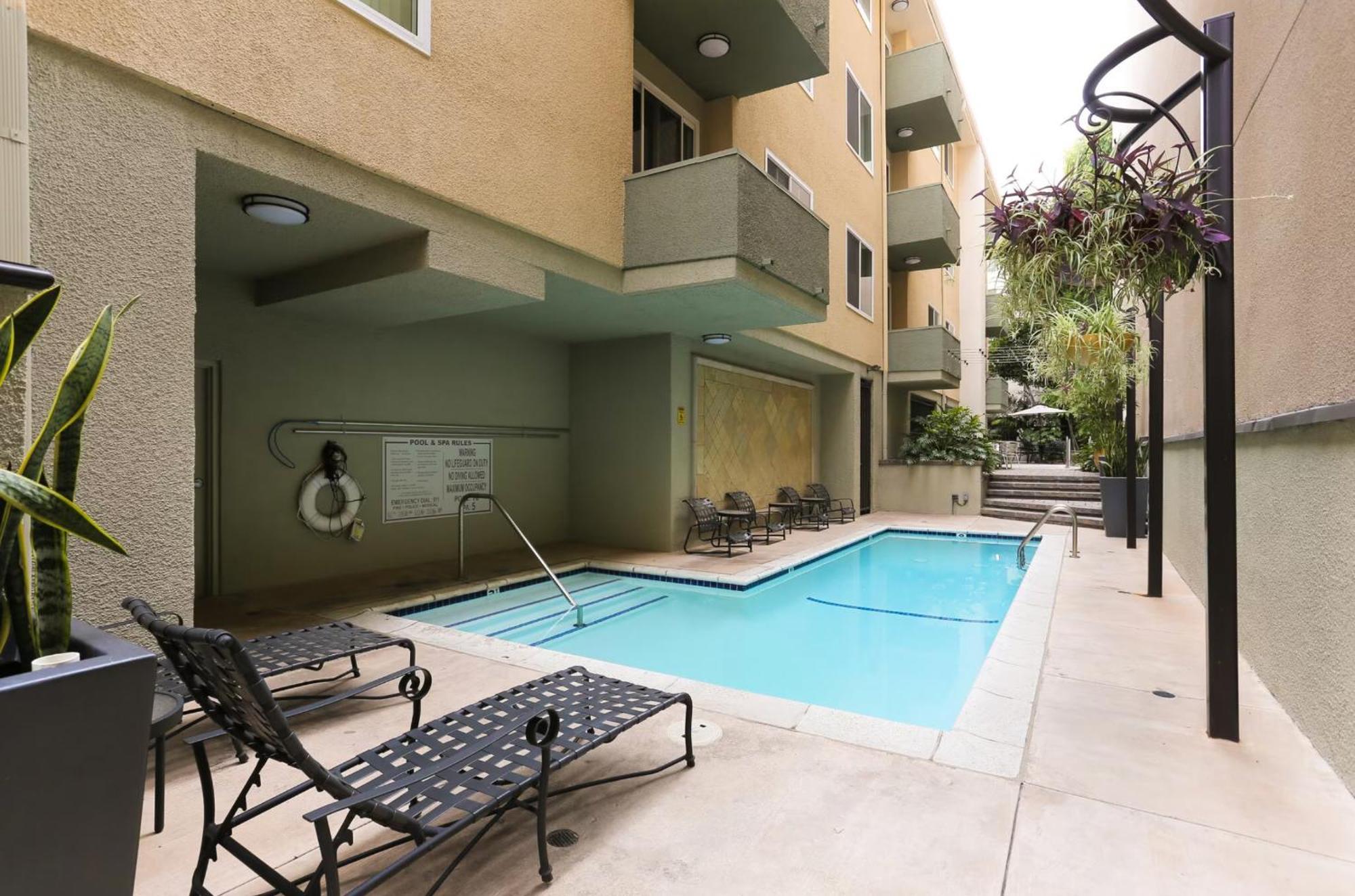 Beverly Hills 2 Bed 2 Bath Penthouse With Den And Parking 414 Los Angeles Luaran gambar